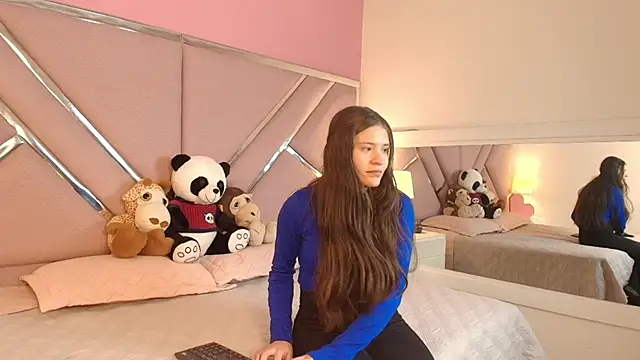 Snapshot of Emilybennett_ chatting on March 14, 2025, 7:34 pm Emilybennett online show from March 14, 2025, 7:34 pm