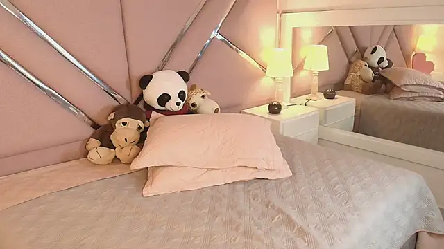 Snapshot of Emilybennett_ chatting on March 15, 2025, 11:50 pm Emilybennett online show from March 15, 2025, 11:50 pm