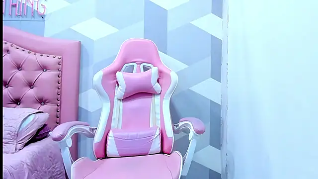 Snapshot of Gianna_Watson chatting on March 4, 2025, 1:17 pm Gianna Watson online show from March 4, 2025, 1:17 pm