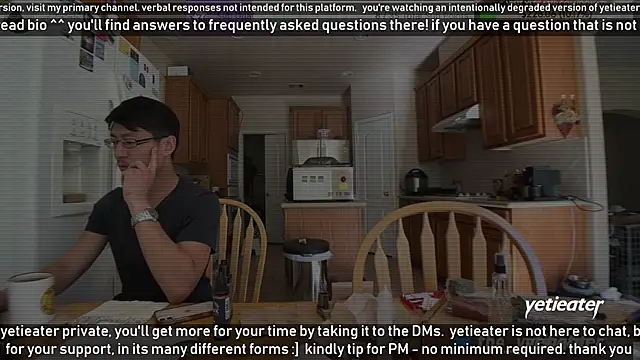 Snapshot of yetieater chatting on December 12, 2024, 5:59 pm yetieater online show from December 12, 2024, 5:59 pm