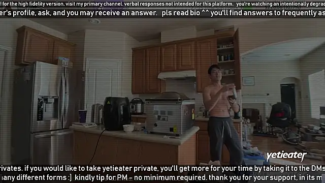 Snapshot of yetieater chatting on December 31, 2024, 7:29 pm yetieater online show from December 31, 2024, 7:29 pm