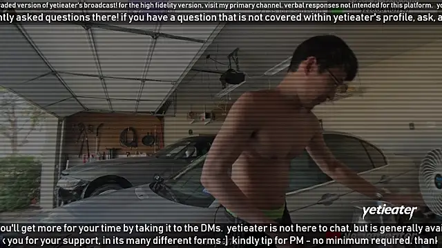 Snapshot of yetieater chatting on February 3, 2025, 9:39 pm yetieater online show from February 3, 2025, 9:39 pm