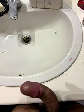 Snapshot of Runstat chatting on November 26, 2025, 12:44 am Runstat online show from November 26, 2025, 12:44 am