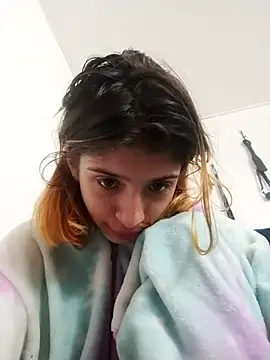 KratosAfroditacs online show from November 19, 2025, 4:51 pm