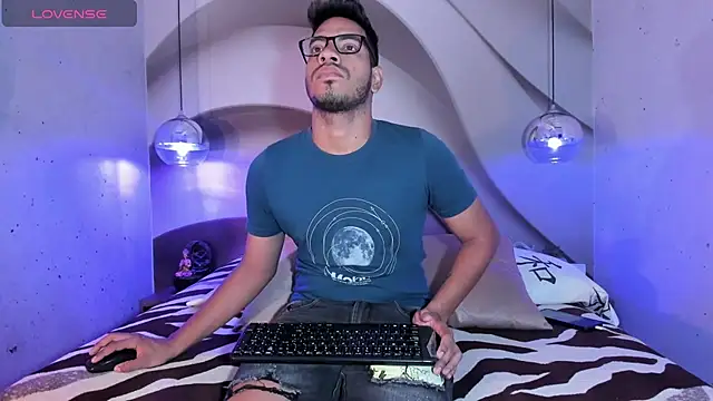 Snapshot of ETHAN_DRAVEN chatting on September 30, 2025, 6:57 pm ETHAN DRAVEN online show from September 30, 2025, 6:57 pm