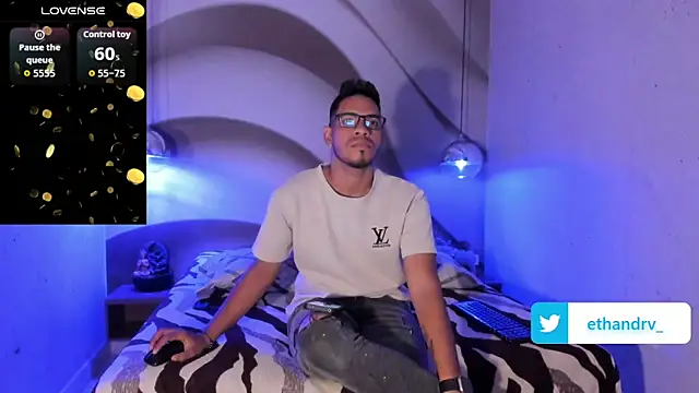 Snapshot of ETHAN_DRAVEN chatting on October 14, 2025, 7:14 pm ETHAN DRAVEN online show from October 14, 2025, 7:14 pm