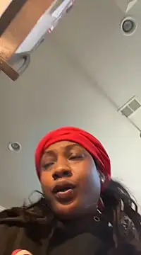 Snapshot of Dymmmm chatting on March 11, 2025, 2:10 am Dymmmm online show from March 11, 2025, 2:10 am