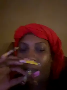 Snapshot of Dymmmm chatting on November 4, 2025, 10:53 pm Dymmmm online show from November 4, 2025, 10:53 pm