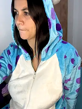 roldanmary online show from September 21, 2025, 3:52 am