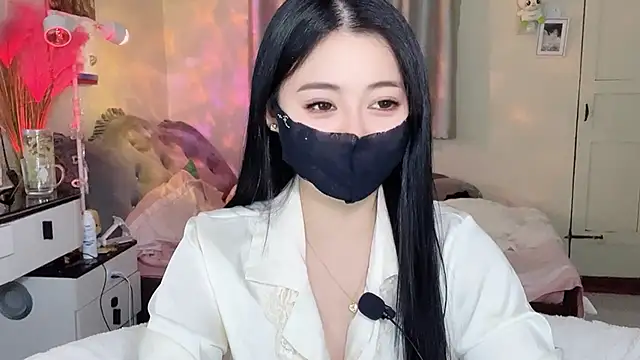 Snapshot of MI_KA22 chatting on February 15, 2026, 7:05 am MI KA22 online show from February 15, 2026, 7:05 am