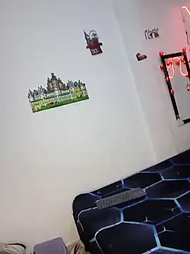 Snapshot of bella_warzon chatting on September 23, 2025, 2:47 am bella warzon online show from September 23, 2025, 2:47 am