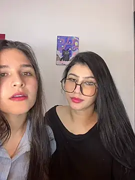 Snapshot of Sweet_and_Rous chatting on March 18, 2025, 4:37 am Sweet and Rous online show from March 18, 2025, 4:37 am