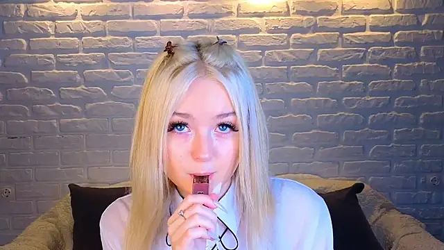 Snapshot of minigirl chatting on March 19, 2025, 4:03 am minigirl online show from March 19, 2025, 4:03 am