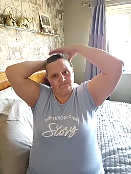 MissQueenBeex online show from February 24, 2026, 2:04 pm