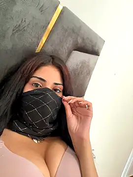 Snapshot of QueenLujaine chatting on November 2, 2025, 3:36 pm QueenLujaine online show from November 2, 2025, 3:36 pm