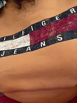 w3tkittty online show from February 12, 2026, 6:36 pm