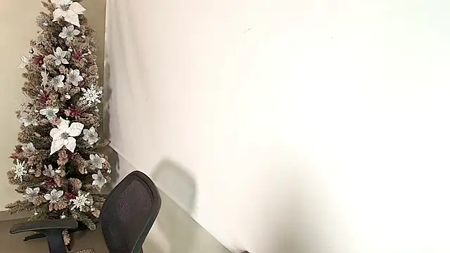 Snapshot of _Victoria_Collins chatting on December 4, 2025, 10:57 am Victoria Collins online show from December 4, 2025, 10:57 am