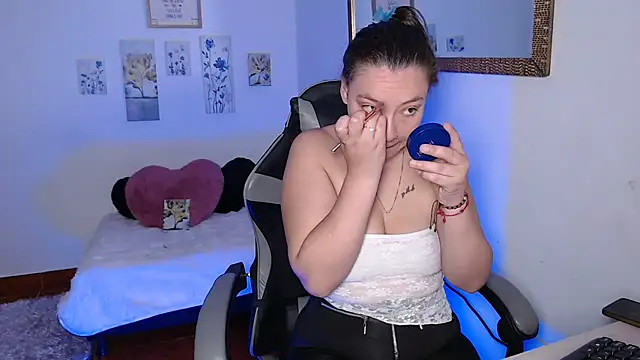 Snapshot of mariaana__222 chatting on February 6, 2026, 6:51 am mariaana 222 online show from February 6, 2026, 6:51 am