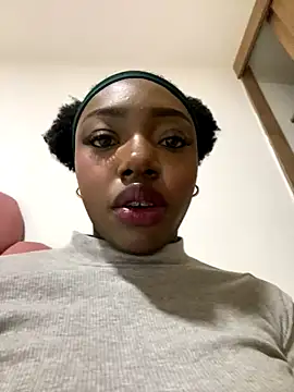 alissradiante1 online show from October 29, 2025, 1:41 am