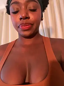 alissradiante1 online show from November 17, 2025, 3:23 am