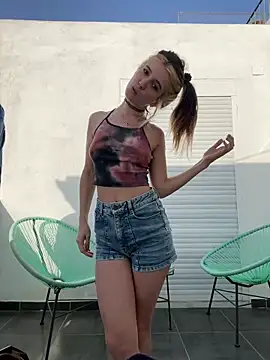 Snapshot of strangers2lovers chatting on March 1, 2026, 3:47 pm strangers2lovers online show from March 1, 2026, 3:47 pm