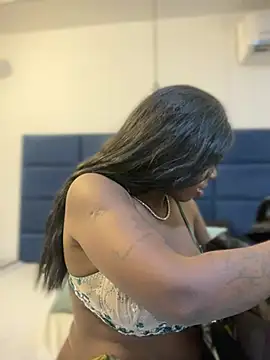 Snapshot of Alexia_24 chatting on January 16, 2026, 10:14 pm Alexia 24 online show from January 16, 2026, 10:14 pm