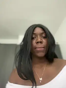 Snapshot of Alexia_24 chatting on February 4, 2026, 12:27 am Alexia 24 online show from February 4, 2026, 12:27 am