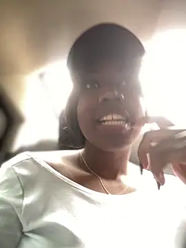 Snapshot of Alexia_24 chatting on February 6, 2026, 6:11 pm Alexia 24 online show from February 6, 2026, 6:11 pm