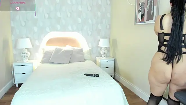 isabella milf  online show from December 5, 2025, 7:10 pm