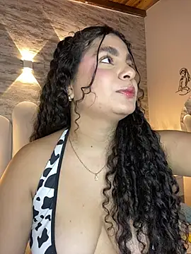 Yassy vazquez online show from January 17, 2026, 7:39 pm