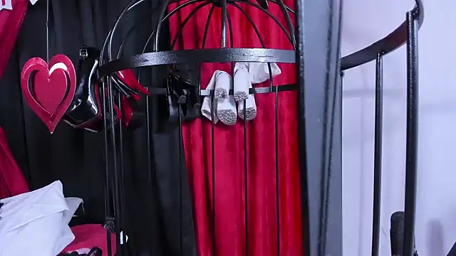 Snapshot of LiliThara chatting on February 14, 2026, 6:43 am LiliThara online show from February 14, 2026, 6:43 am