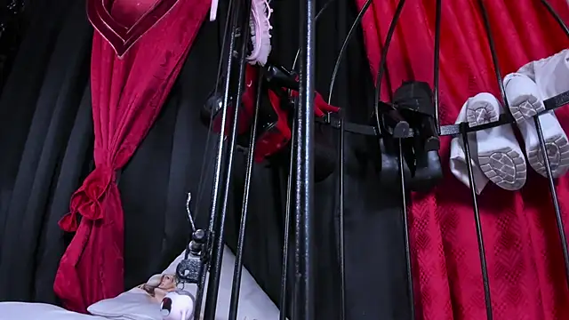 Snapshot of LiliThara chatting on February 24, 2026, 10:35 am LiliThara online show from February 24, 2026, 10:35 am