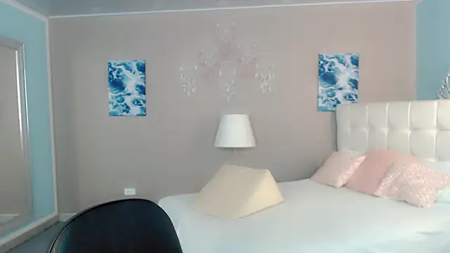 Snapshot of maddissonivanova chatting on February 5, 2026, 6:56 pm maddissonivanova online show from February 5, 2026, 6:56 pm