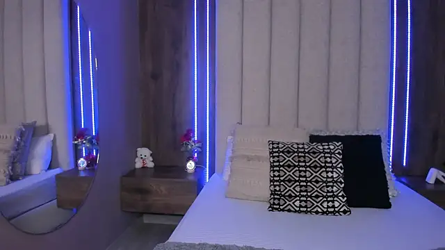 LucySalvatore  online show from February 24, 2026, 5:44 pm