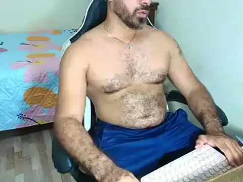 Snapshot of max_love255 chatting on February 5, 2026, 7:51 pm max love255 online show from February 5, 2026, 7:51 pm