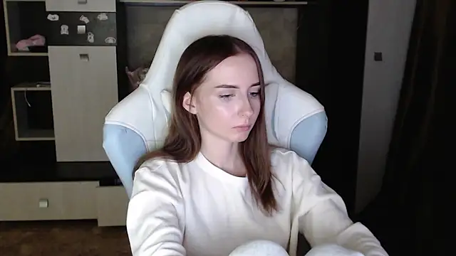 Cutti Crystal online show from October 27, 2025, 6:12 pm