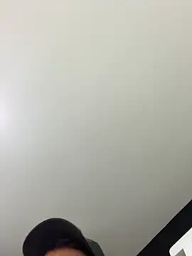 Snapshot of ErosVale chatting on February 21, 2026, 7:20 am ErosVale online show from February 21, 2026, 7:20 am