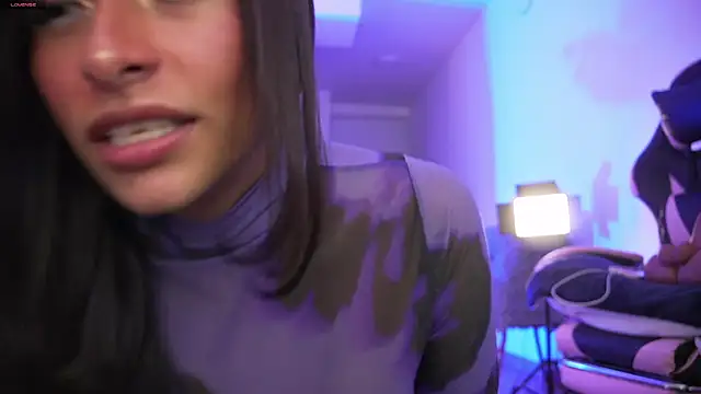 AnnieCouperr online show from February 15, 2026, 7:43 pm