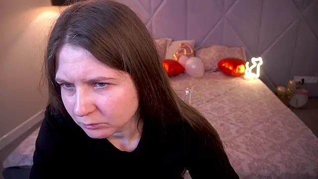 Snapshot of CraveeDoll chatting on February 7, 2026, 1:48 pm CraveeDoll online show from February 7, 2026, 1:48 pm