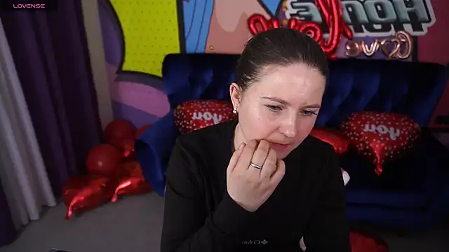 Snapshot of CraveeDoll chatting on February 10, 2026, 1:48 pm CraveeDoll online show from February 10, 2026, 1:48 pm