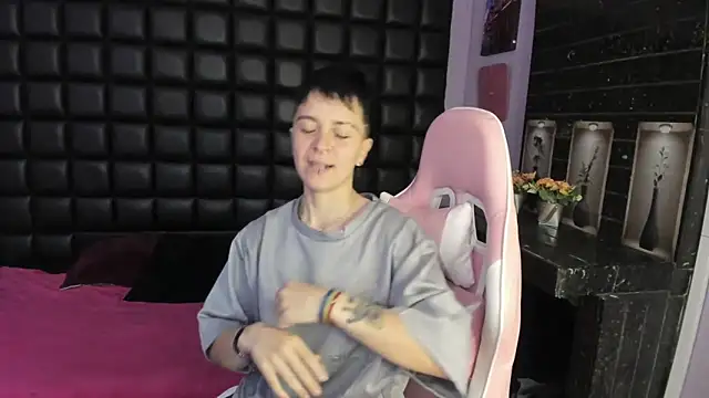  Hannah Hot online show from November 13, 2025, 12:15 pm