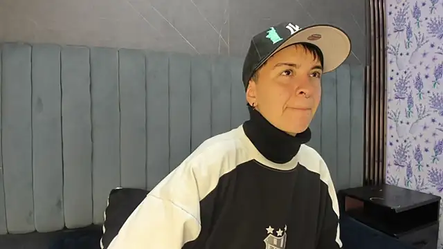  Hannah Hot online show from December 23, 2025, 1:47 am