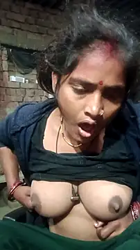 Snapshot of Guriya0076 chatting on February 6, 2026, 9:29 pm Guriya0076 online show from February 6, 2026, 9:29 pm