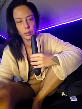 littleladyshelly online show from November 11, 2025, 5:29 am