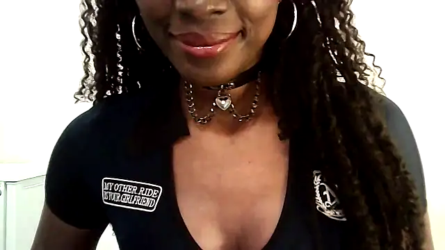 Snapshot of Chatdoll2 chatting on October 18, 2025, 6:19 pm Chatdoll2 online show from October 18, 2025, 6:19 pm