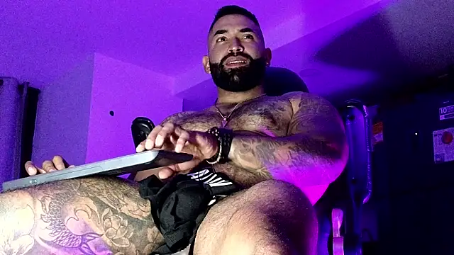 Snapshot of Max-prada chatting on February 18, 2026, 2:40 am Max-prada online show from February 18, 2026, 2:40 am