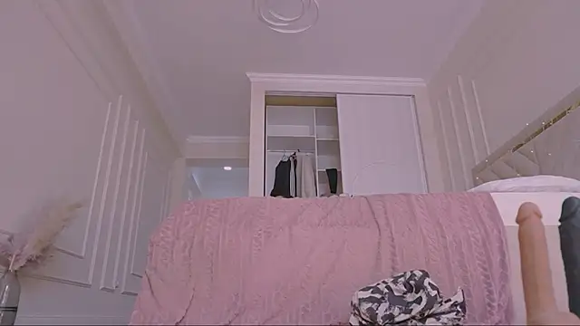 lori leen  online show from February 25, 2026, 7:18 am