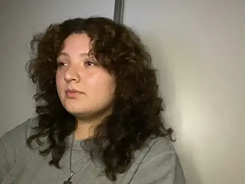 Snapshot of Solangerulo_ chatting on February 15, 2026, 4:20 am Solangerulo online show from February 15, 2026, 4:20 am