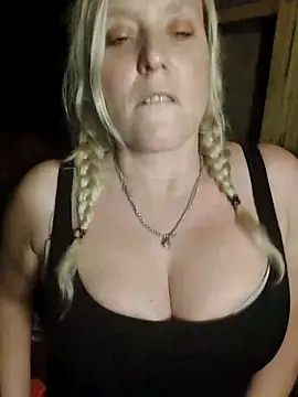 Snapshot of Bouncy-Bella28X chatting on October 7, 2025, 9:45 pm Bouncy-Bella28X online show from October 7, 2025, 9:45 pm