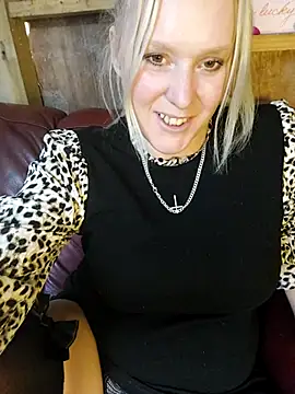 Snapshot of Bouncy-Bella28X chatting on November 3, 2025, 11:44 am Bouncy-Bella28X online show from November 3, 2025, 11:44 am